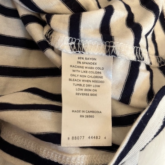 *3/$15* Bundle of Dip Shirt and Dress - Picture 14 of 15